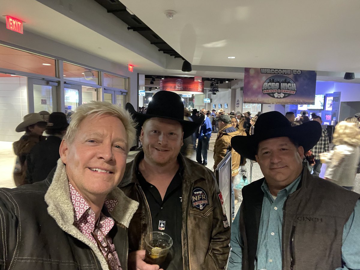 dbfuse56's tweet image. Now that I’ve recovered from the NFR @PRCA_ProRodeo. Shout out to @curtis_cassidy.  Great meeting you and good luck in the coming season.