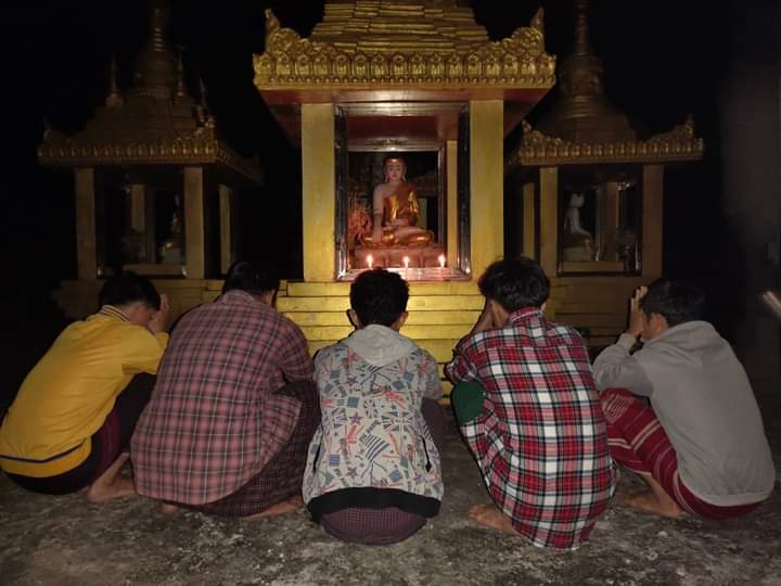 miN13700's tweet photo. Karen youths staged a candlelight prayer service tonight for the safety of KNLA &amp; people's defense forces, PDF who are fighting with the fascist military council in Lay Kay Kaw Myothit.

#TakeAction_NoMoreWords 
#Dec15Coup
#WhatsHappeningInMyanmar https://t.co/ldEg1jxlV3