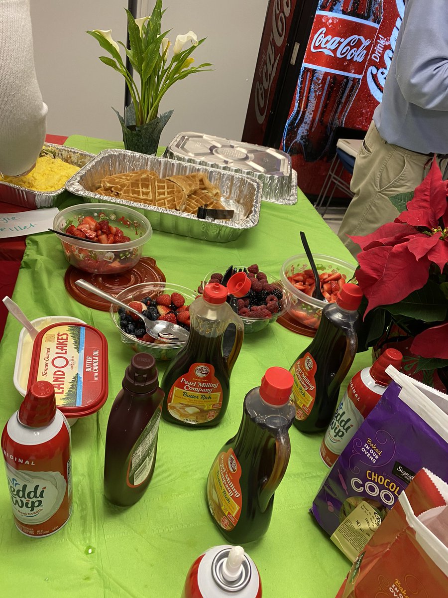 When the best admin team spoils the staff with freshly made waffles, eggs, pastries,and much more ❤️😊We are blessed! #weared34 #WBpandas @phoeft34 @RodeMartha @MaggieOConnorW1