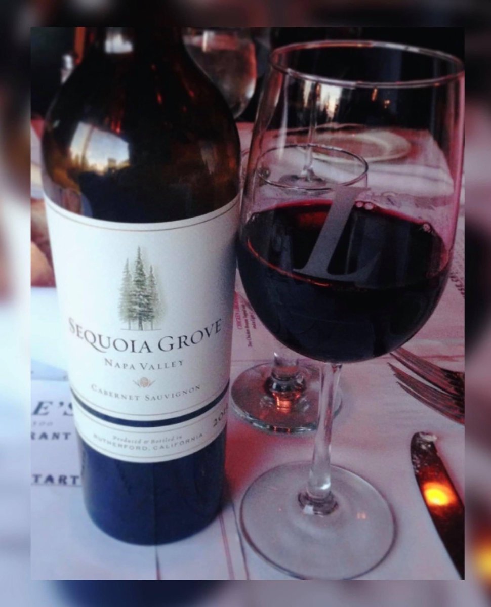 LiberatoresMd's tweet photo. Whether you want to order a glass or a bottle- Liberatore’s is the perfect place to be to sit back &amp; relax during the holiday season! 🍷🍴 https://t.co/HYNF8ECYsO