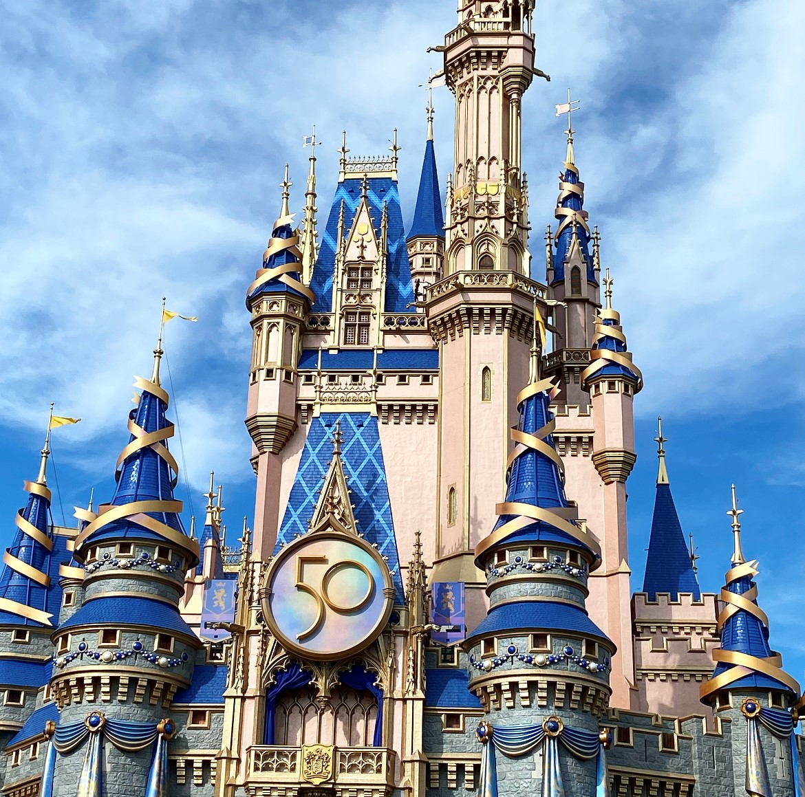 We have dazzling news! Hilton Lake Buena Vista guests can now enjoy continuous transportation to all four Disney Theme Parks! Guests staying at our resort also enjoy early entry to all four theme parks to enjoy all the magic of The World's Most Magical Celebration. #wdw50