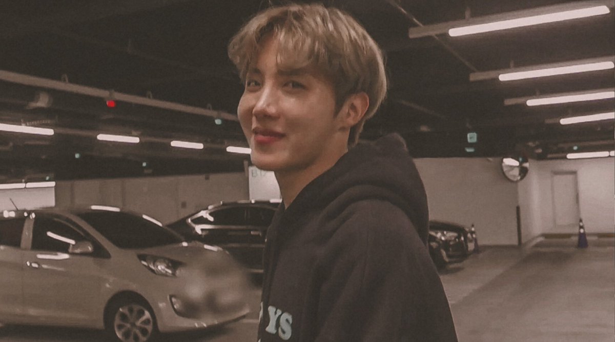 jhopesarchive's tweet photo. jung hoseok, nation's boyfriend https://t.co/sVXjBLY3o7