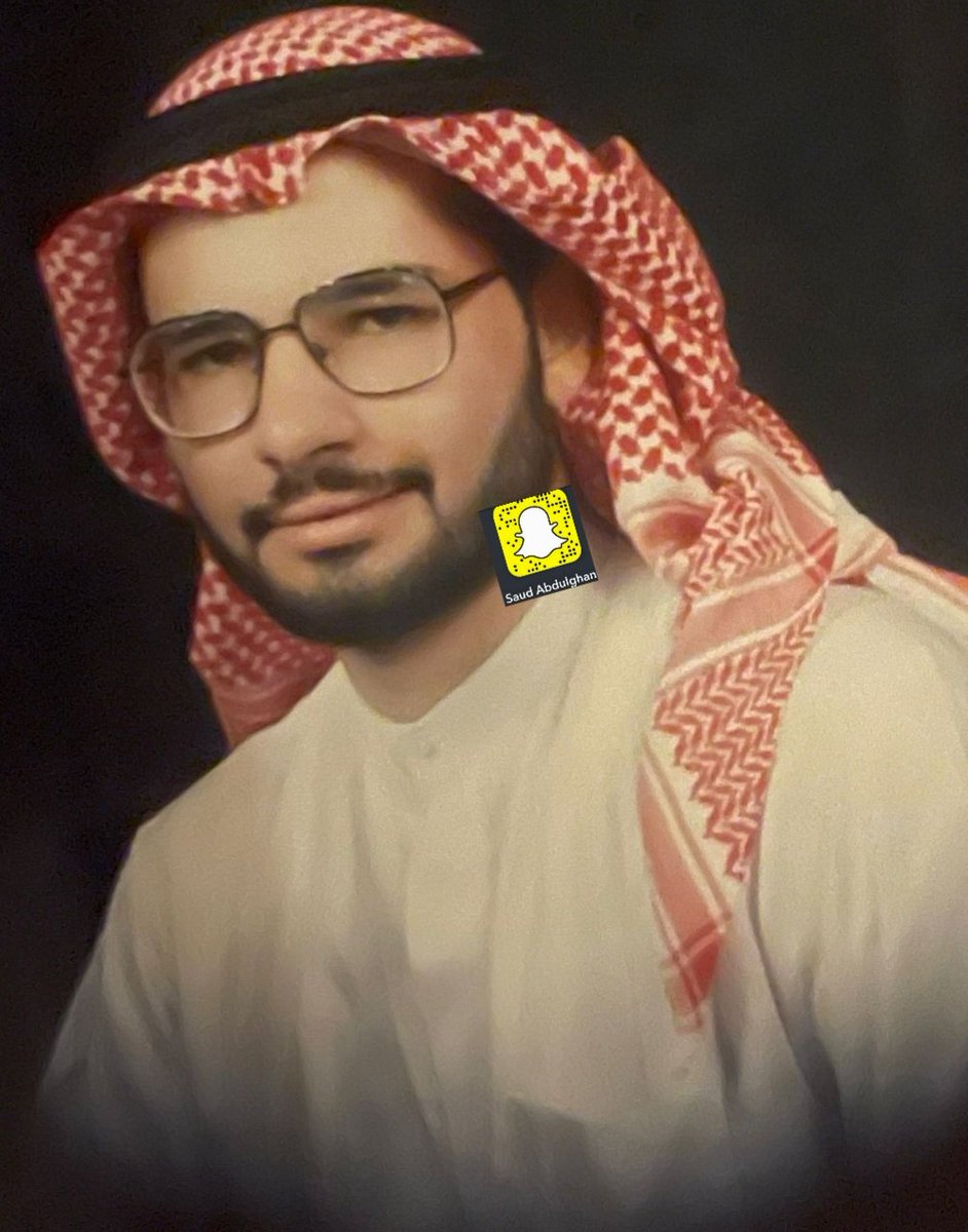 أ.عبدالناصر بن محمد درويش سطيح، ولد ونشأ بالمدينة ودرس بها، كان والده رحمهما الله احد تجار الفضيات بسوق القمًاشة قديما، عمل بمطبعة المصحف الشريف،ثم عمل بالدفاع الجوي بمدينة تبوك وانتقل الى المدينة، مُحب للناس طيب الخلق، توفي بالمدينة ودفن بها (المصدر شقيقه أ.بليغ سطيح حفظه الله).