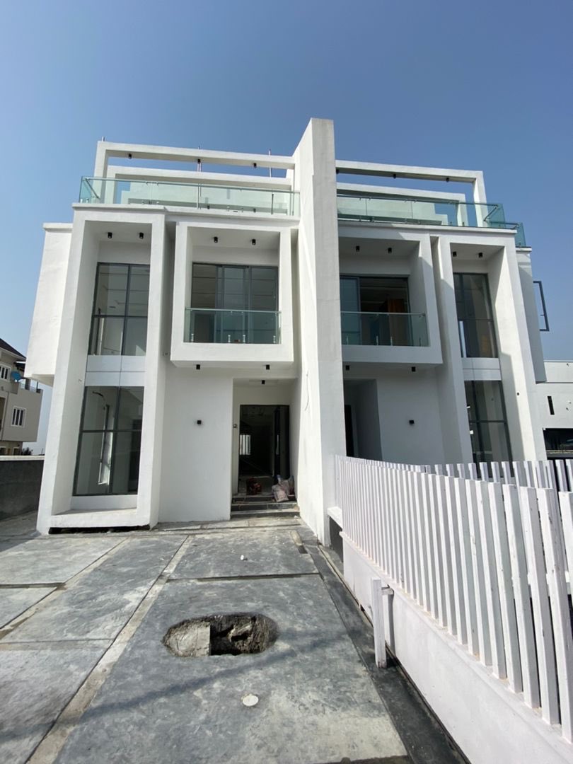 hmghomes's tweet photo. OSAPA LEKKI; 🔑🔑4bedrooms semi detached duplex for sale with bq for sale #paystackbuyfromme #propertyforsale #property #building #victoriaisland #lagos #forsale #apartment #hmghomes #oslo #exclusive #interior #intetiordesign #london #dubai #realestate #construction #qatar #flats https://t.co/jM15l0uQKQ
