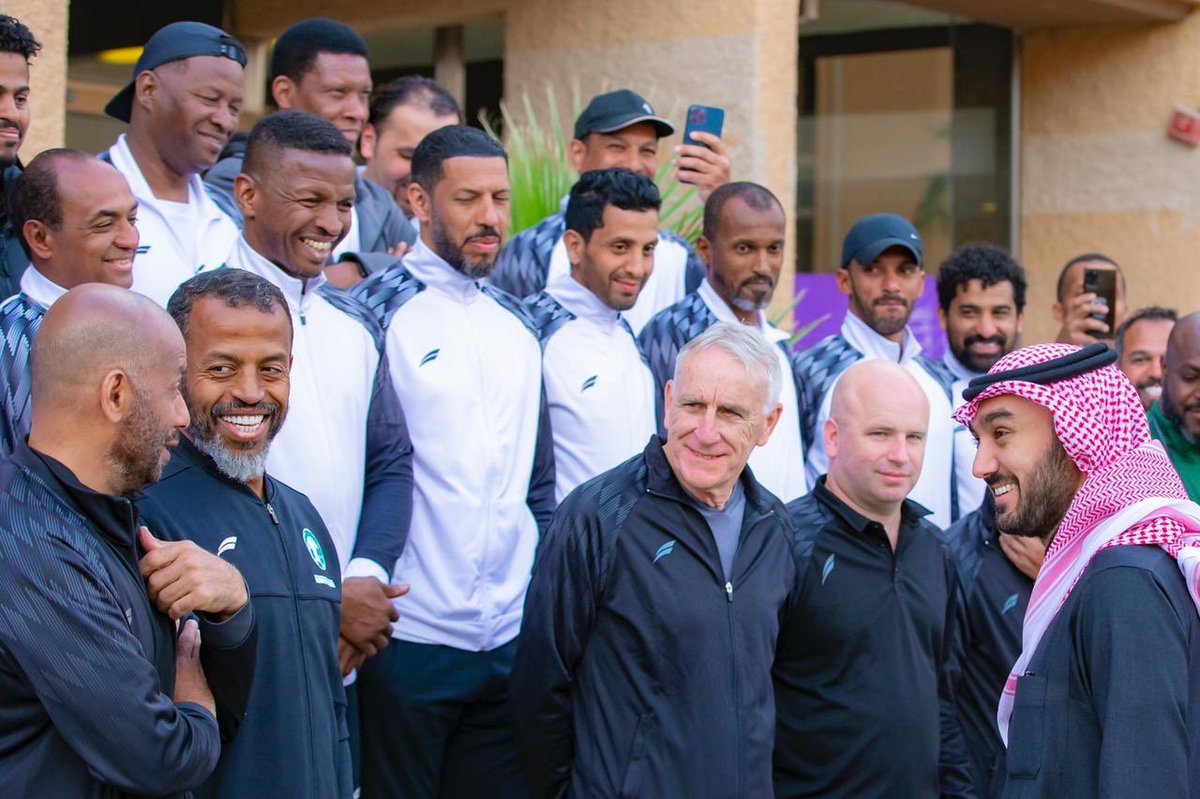 سمو وزير الرياضة الأمير عبدالعزيز بن تركي الفيصل ورئيس الاتحاد السعودي ياسر المسحل يحضران ختام المرحلة الأولى من دورة الرخصة الآسيوية للمدربين الخاصة باللاعبين المعتزلين. 🔽
🔗- saff.com.sa/news.php?id=12…