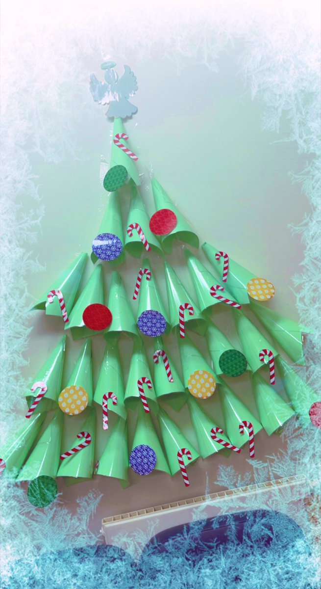 Trafford Pharmacy Department laminating Christmas! 🎄<a href="/MFT_Pharmacy/">MFT_Pharmacy</a> <a href="/EhwMft/">MFT Employee Health and Wellbeing Service</a> <a href="/TraffordHosp/">Trafford Hospitals</a> #Christmas #ChristmasTree #laminatedChristmas