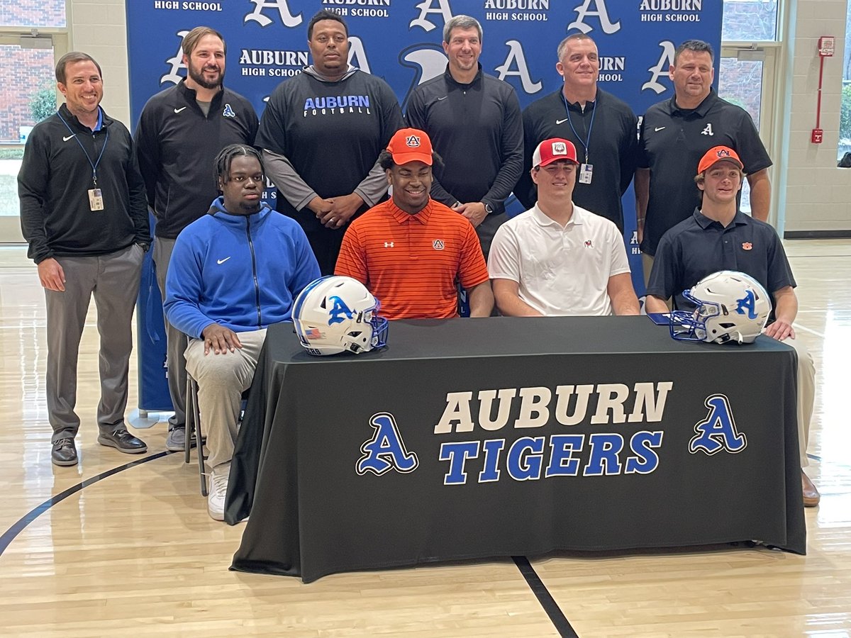 jahop23's tweet photo. A big, big early signing period for @AuburnHighFB. 

Congrats to @DrewBobo3 (OL - Georgia), @Powellg88 (DE/LB/TE - Auburn), @ejHarris20 (OL/DL - Auburn) and @MasonMolik (OL/DL - Campbell) for making it official! https://t.co/BQjKfUTsNY