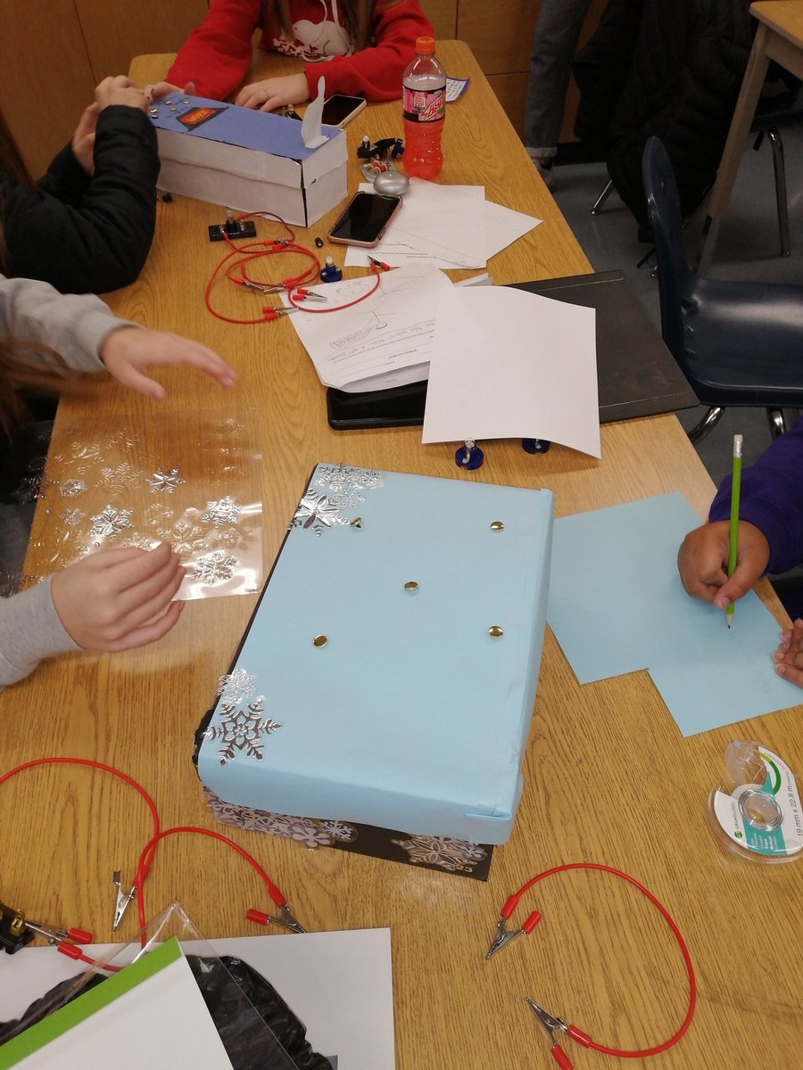 AndrewWallman's tweet photo. Love the problem solving involved in creating a simple quiz board. #21stcenturyskills, #sciencecurriculumbigideas @GEDSB @MPSSBlueDevil https://t.co/px6eGbAIMA