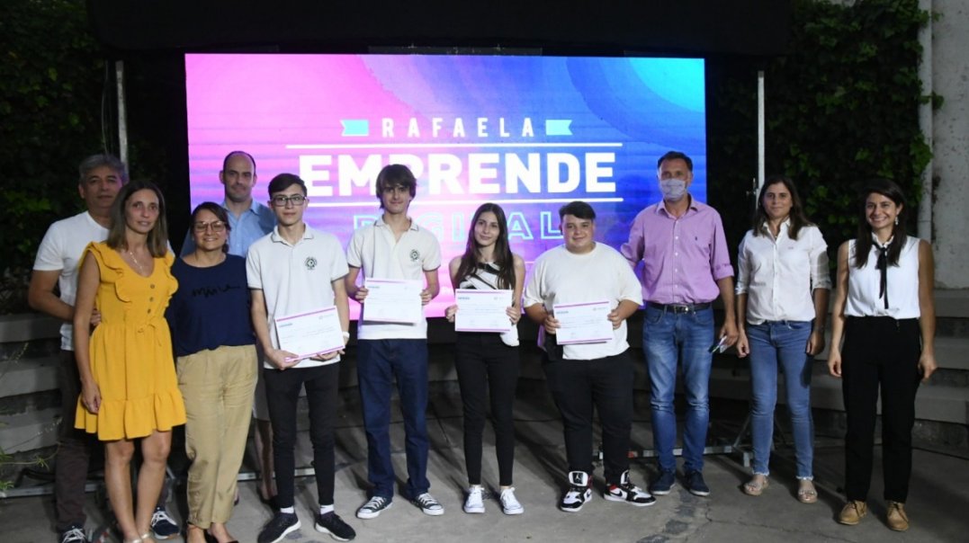 CienciaSantaFe's tweet photo. #TransformarSantaFe | Participamos del cierre del programa “Rafaela Emprende Digital”.

💡 Se trata de una iniciativa de la @MuniRafaela, apoyada por nuestra Secretaría, que busca acompañar a emprendimientos vinculados al mundo digital.

🌐 +INFO: https://t.co/9O7SsgwVW2 https://t.co/OnQMnskg6m