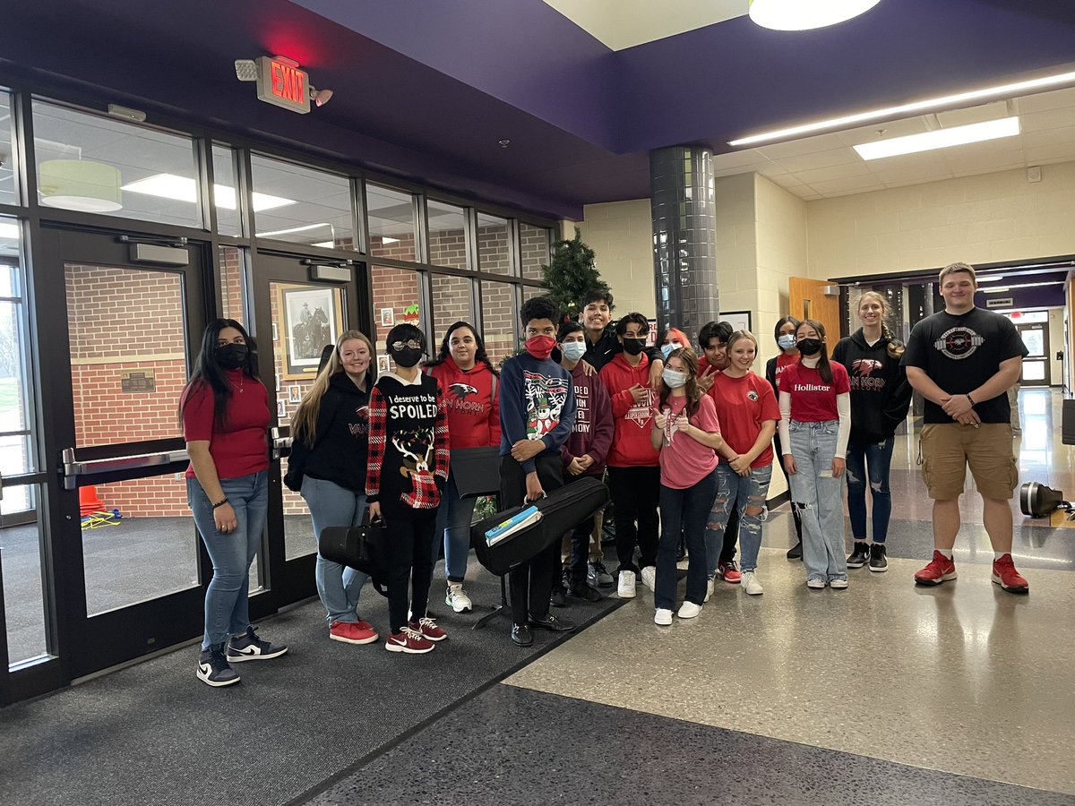 MsHernandez_ISD's tweet photo. First stop on our Orchestra Caroling Tour: Mallinson! Thank you for having us! ❤️ @MallinsonISD @vanhornfalcons @Vanhorn_falcons #isdstrong https://t.co/VCmgeBgags