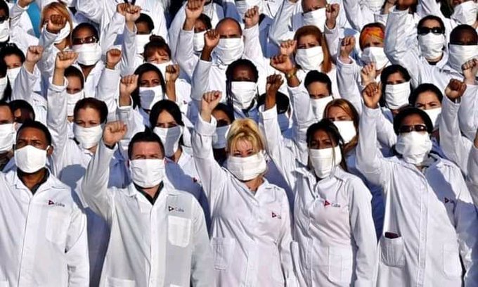 El ejército de batas blancas cubano, altruistas y humanistas; en la primera línea de combate contra la #COVID19.

#MásQueUnaVacunaUnPaís #CubaVive #HéroesDeLaSalud 

<a href="/unidad_central/">Unidad Central de Cooperación Médica</a> <a href="/japortalmiranda/">José Angel Portal Miranda</a> <a href="/PardoRegla/">Regla Angulo Pardo</a> <a href="/MINSAPCuba/">Ministerio de Salud Pública de Cuba</a>