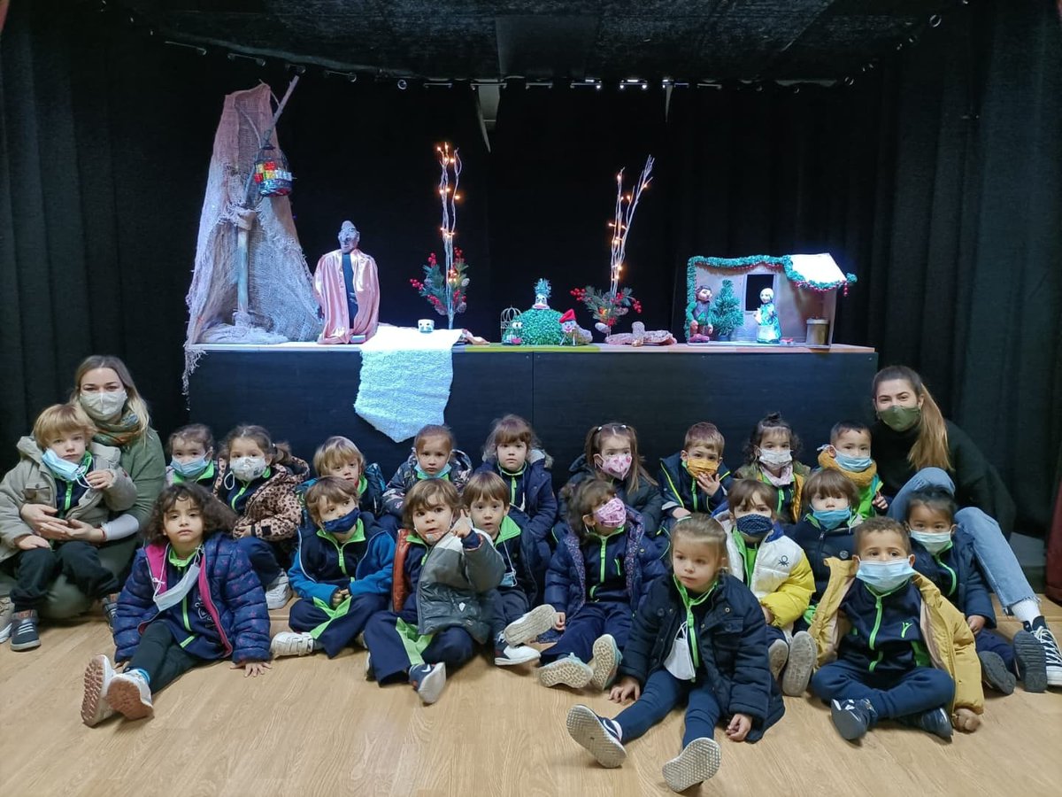 epiasabadell's tweet photo. EL TIÓ DE NADAL
Aquest matí els castellers i els gegants hem anat al teatre tot passejant. Allà hem pogut disfrutar de l'espectacle de titelles: EL TIÓ DE NADAL. Hem gaudit moltíssim de l'activitat i també hem conegut algunes cançons nadalenques.
#P3PIASABADELL
#VIVIMELNADAL https://t.co/cVM4hInlwd