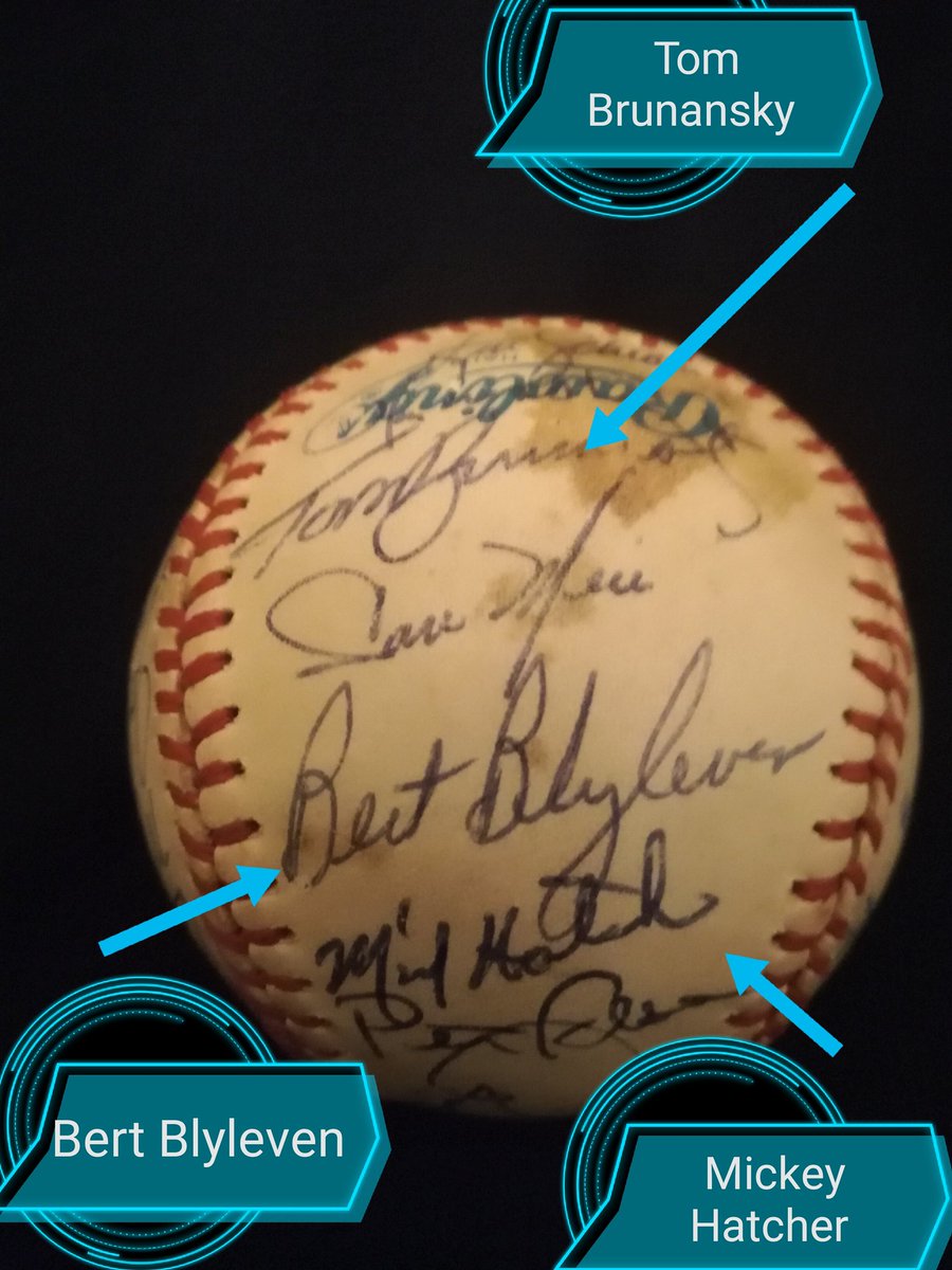 oscarescorihuel's tweet photo. @TwinsLatinos Acá una de las grandes figuras de los Twins de Minnesota... Equipo de 1986 mis pelotas de colección https://t.co/uLAtK78zjS