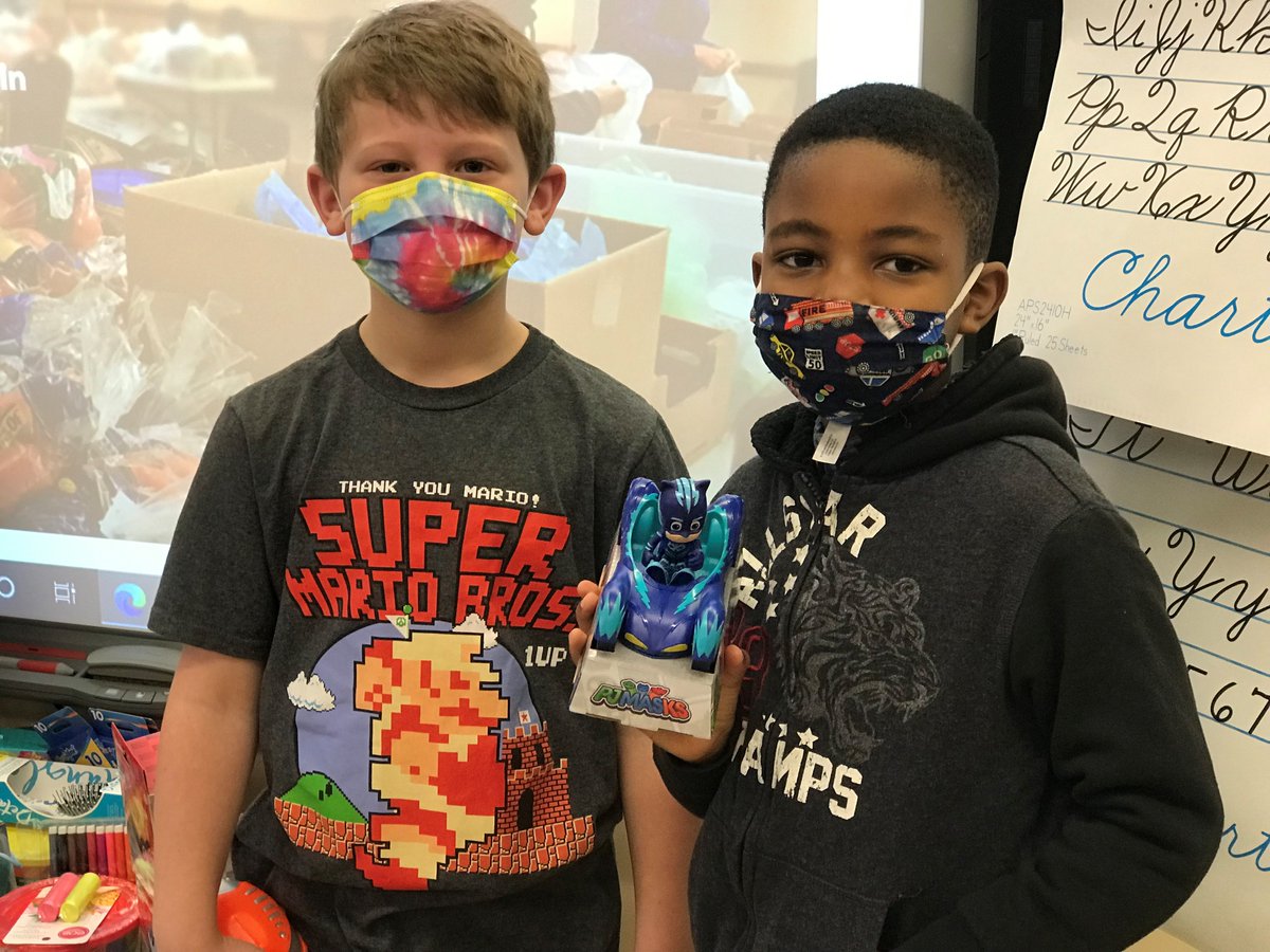 Seneca_Valley's tweet photo. .@HaineElementary second graders discovered the true holiday spirit - giving back - when they participated in a toy drive for North Hills Community Outreach earlier this month: https://t.co/8HwXfgXslI. #SVIntheClassroom #SVGivesBack #SVMakesADifference #SVProud #SV2122 https://t.co/aMBydNUcRv
