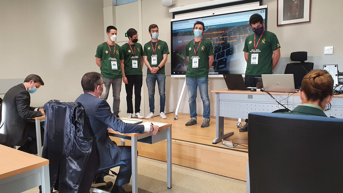 es_ncl's tweet image. El equipo HTTP 418, con alumnos de la Universidad Autónoma de Madrid,
Universidad Oberta de Catalunya y Universidad de Valladolid, defiende la resolución de los retos ante el tribunal de evaluación.
#IIINationalCyberLeagueGC
#fasefinal