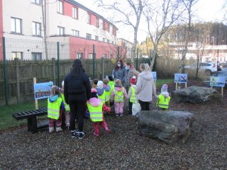 clarelibrary's tweet photo. Toddle Inn Pre School visited #shannonlibrary 's sensory garden today to see our story walk picture-book exhibition. They enjoyed the story of #barneygoose as he goes on a #wildatlanticwayadventure. The story walk or Scéal Trail can be visited during library opening hours. https://t.co/nLOPeQrlUo