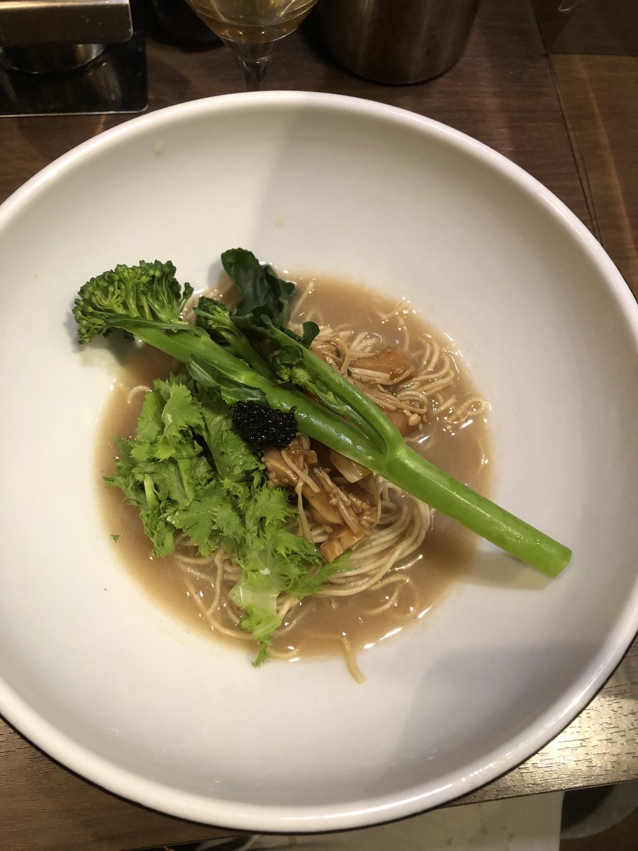 八咫烏
YOY2021【1位】
上湯麺  THELIVE

まずは上湯麺！
スープ残さなきゃいかんのが辛い
叉焼超絶美味し！

次！
蟹とフカヒレの餡掛け
残したスープにIN
入れずにひと皿食いたいのを我慢

そしてアンコール！
1杯目のスープがあればこれも投入してみたい

至福と忍耐のトリプルスレッドマッチ😍