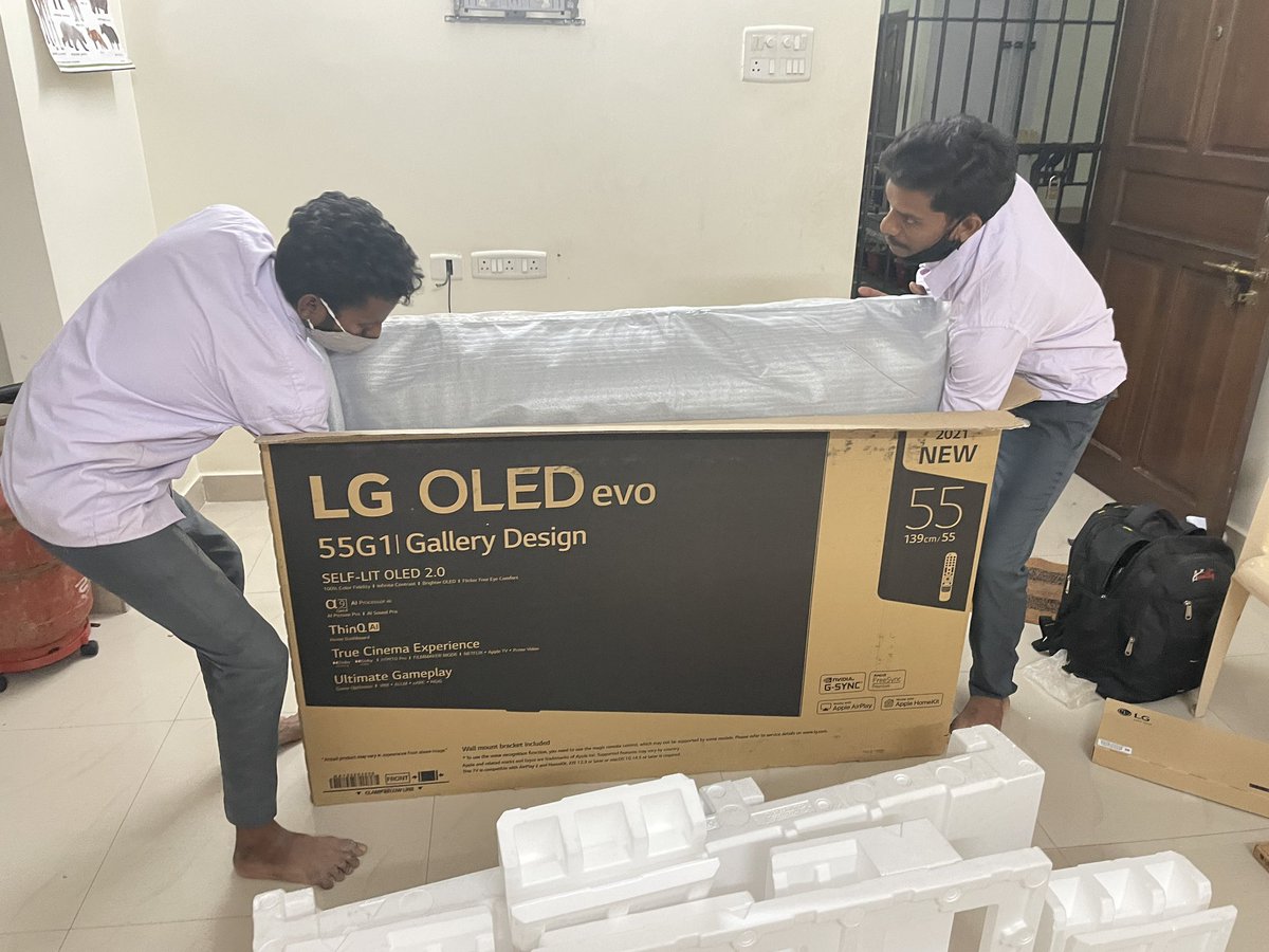 varunhtnak's tweet photo. @RelianceDigital @LGIndia bought oled G1 from reliance digital. LG install.. team observed the led is broken and requested me to get replacement. Your ASM at showroom asks for 2 days for replacement citing approvals. Why should customer be penalised for your internal approvals ? https://t.co/cIeIfyOp1L
