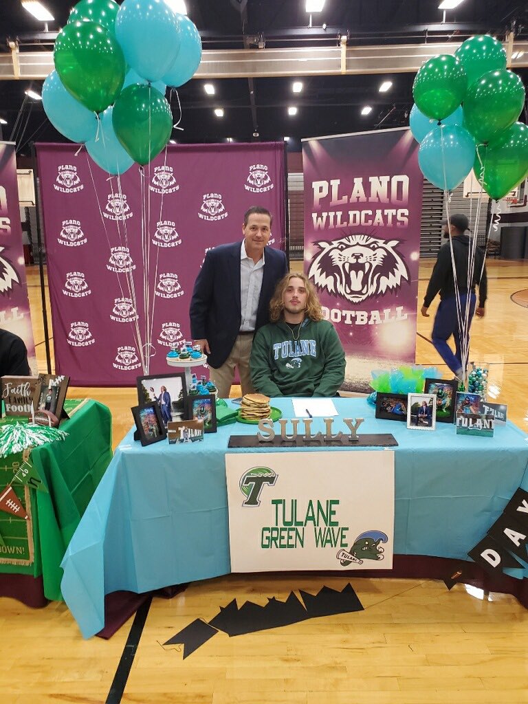 PlanoFootball's tweet photo. Congratulations to our signees! #LiveAsOne #NationalSigningDay https://t.co/GhK5aOLtTA