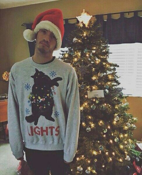 cryingforjosh's tweet image. josh versión navidad es algo que me pone muy soft