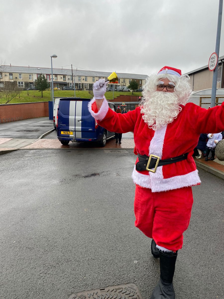 MaestegSchool's tweet image. Whilst staff weren’t teaching today  the Well-being faculty &amp;amp; Santa Clause delivered lots of gifts to Caerau, Garth and Bryn Celyn residential home - he’s been very busy indeed!🎅🏻 #HoHoMotivatedtostrive #maesteg21