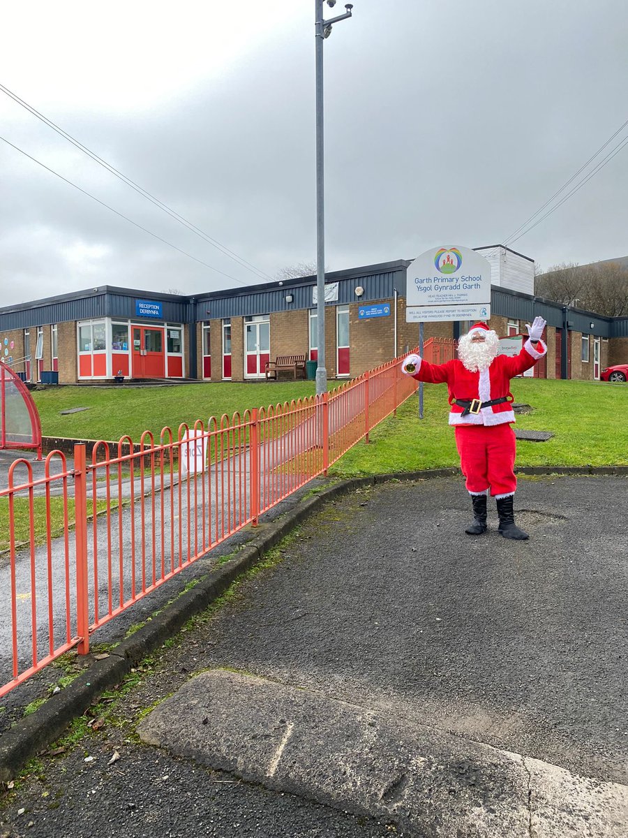 MaestegSchool's tweet image. Whilst staff weren’t teaching today  the Well-being faculty &amp;amp; Santa Clause delivered lots of gifts to Caerau, Garth and Bryn Celyn residential home - he’s been very busy indeed!🎅🏻 #HoHoMotivatedtostrive #maesteg21