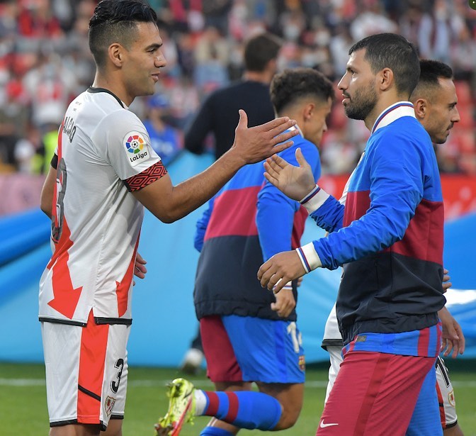SC_ESPN's tweet photo. "Te felicito por la maravillosa carrera que tuviste. Ha sido un placer y un reto jugar ante tus equipos. Te deseo lo mejor para tus planes y proyectos en el futuro". 

✍ Un Tigre saluda a otro: de Falcao para Agüero, las palabras del colombiano para el Kun. https://t.co/UmWFyVo47s