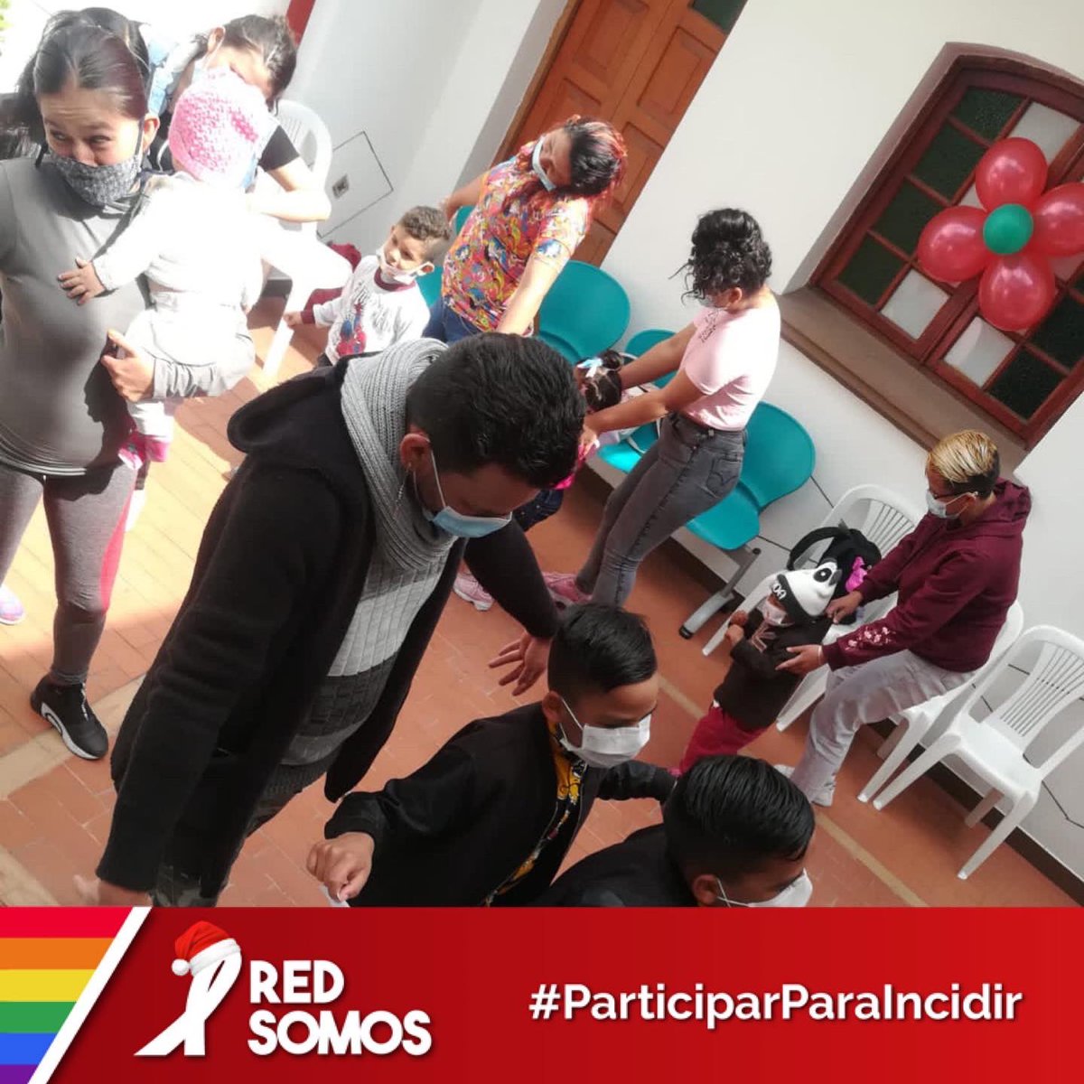 redsomos's tweet photo. 🎅En Red Somos estamos celebrando la navideña con la entrega de 🧸regalos a 👧🏽niñas y 👦🏻👦🏻niños migrantes, refugiados y retornados en el marco del 🇻🇪Día del Migrante
#redsomos #redsomoscol https://t.co/Lsv2ZO1n9N