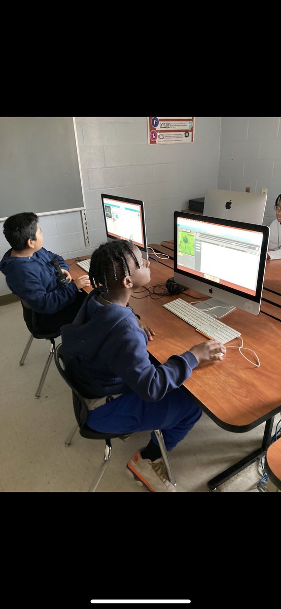 NipperCourtney's tweet photo. 4th graders at Krisle Elementary ⁦⁦@KrisleJackets⁩ choosing fun activities such as Mario and Minecraft for the #HourOfCode. #WeAreRCSTN https://t.co/sU7nrTMiQ0