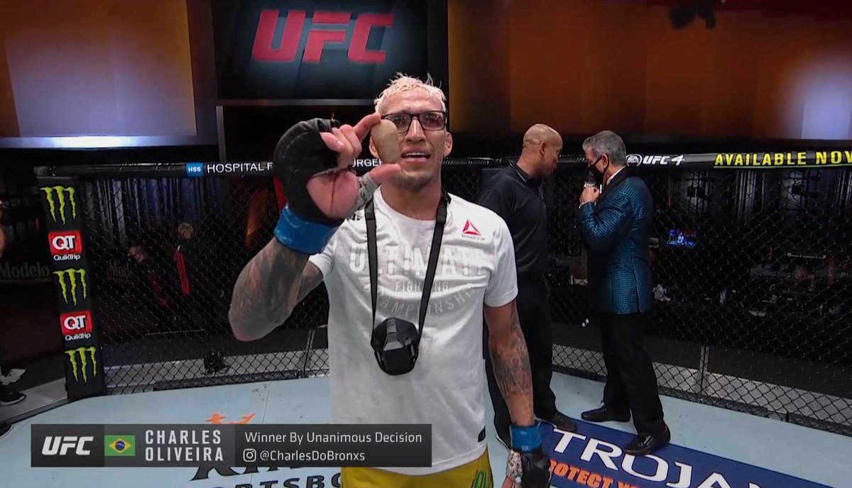 Dustin Poirier really lost to a dude with a pet rock 💀