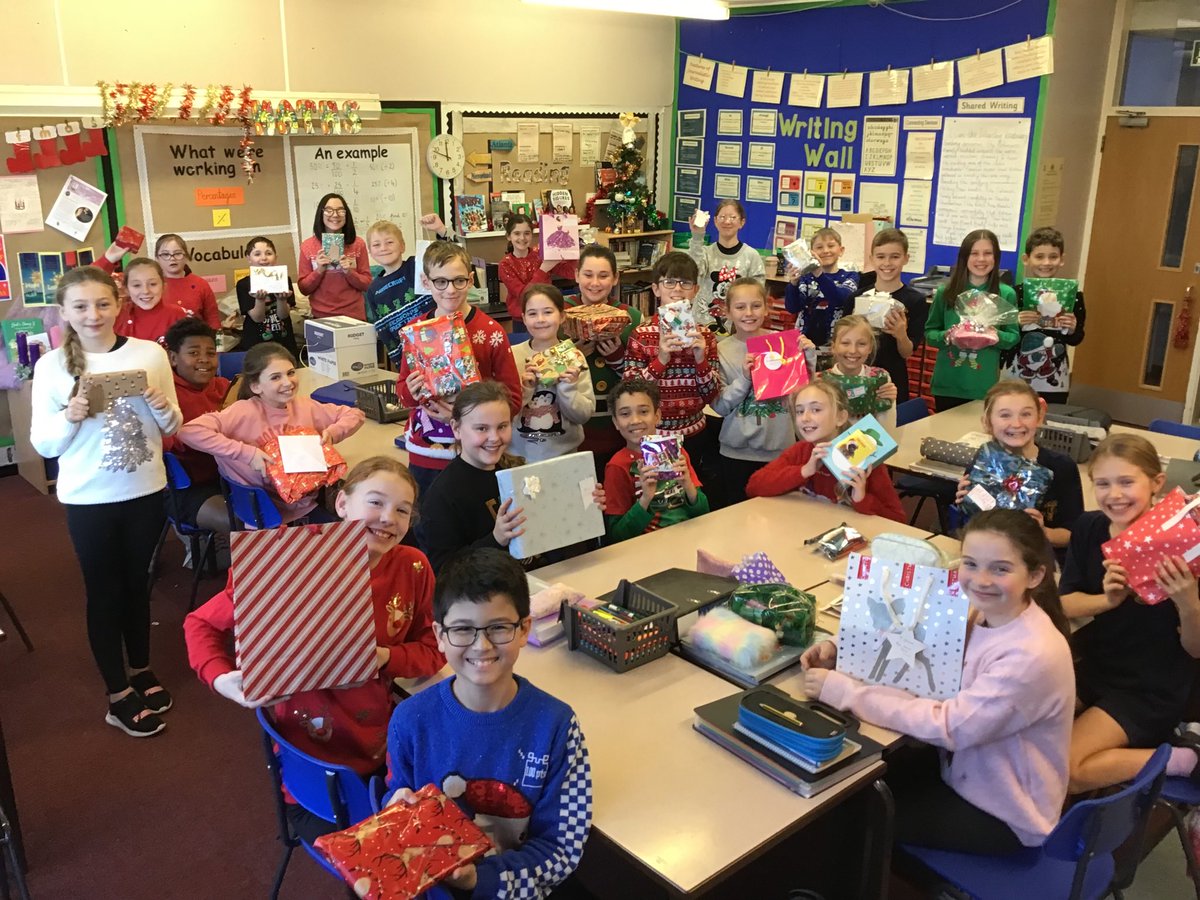 stmariesyear6's tweet image. Secret Santa in year 6 ⁦@stmariessch⁩