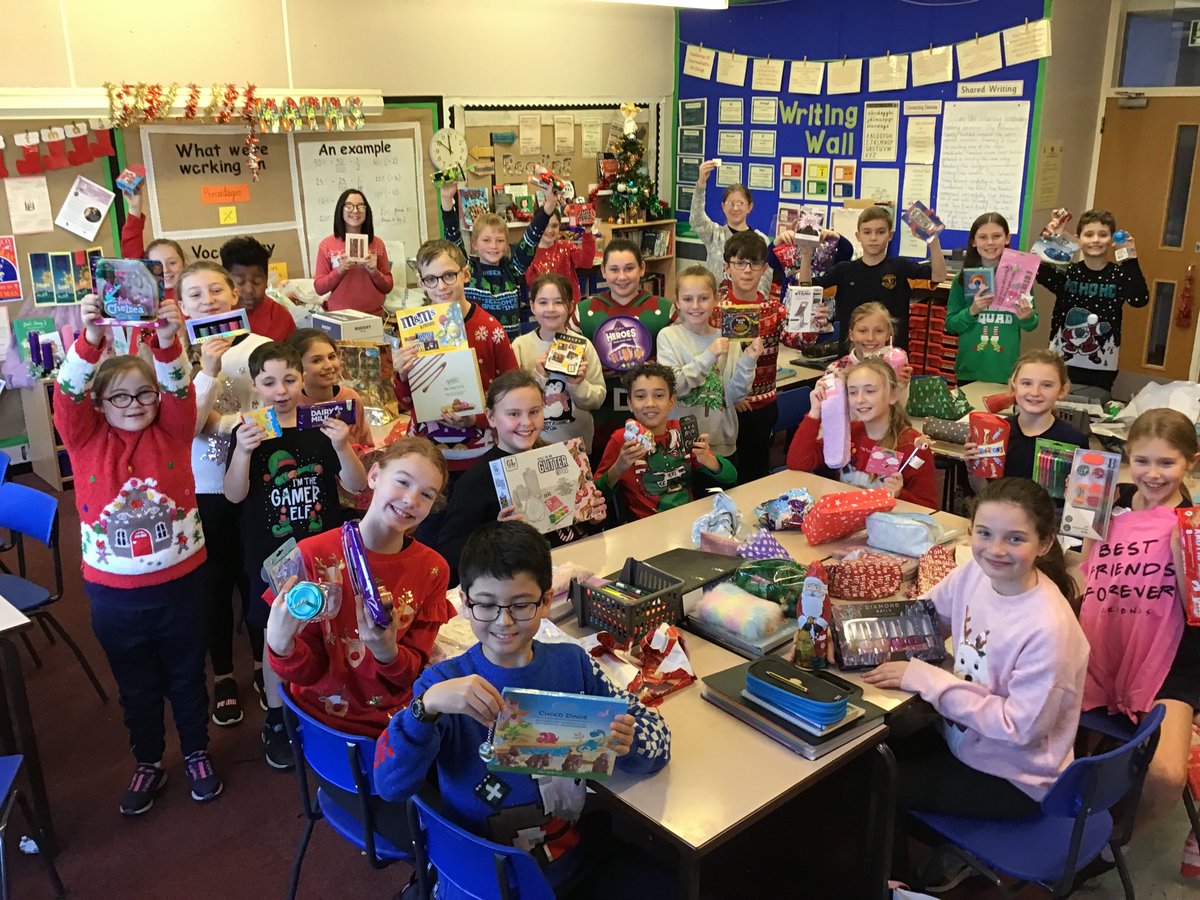 stmariesyear6's tweet image. Secret Santa in year 6 ⁦@stmariessch⁩