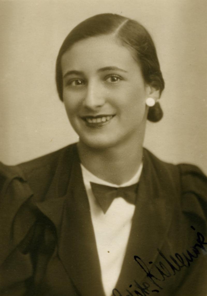 AuschwitzMuseum's tweet photo. 16 December 1917 | A Czech Jewish woman, Edita Federerová, was born in Prague.

She was deported to #Auschwitz from #Theresienstadt ghetto on 15 May 1944. She did not survive. https://t.co/Eeg94DOq66