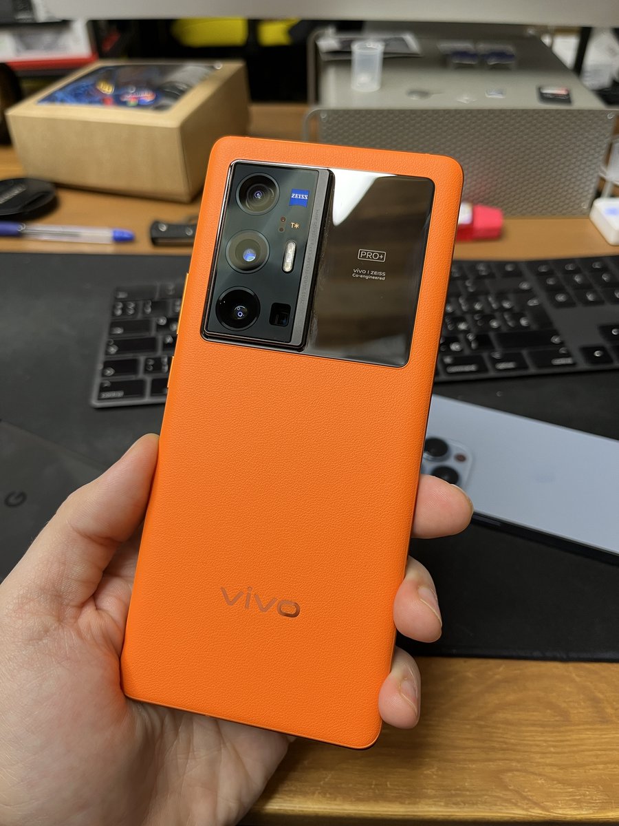 zen_pc's tweet image. Наконец-то телефон безупречного цвета #оранжевыйлучшийцвет