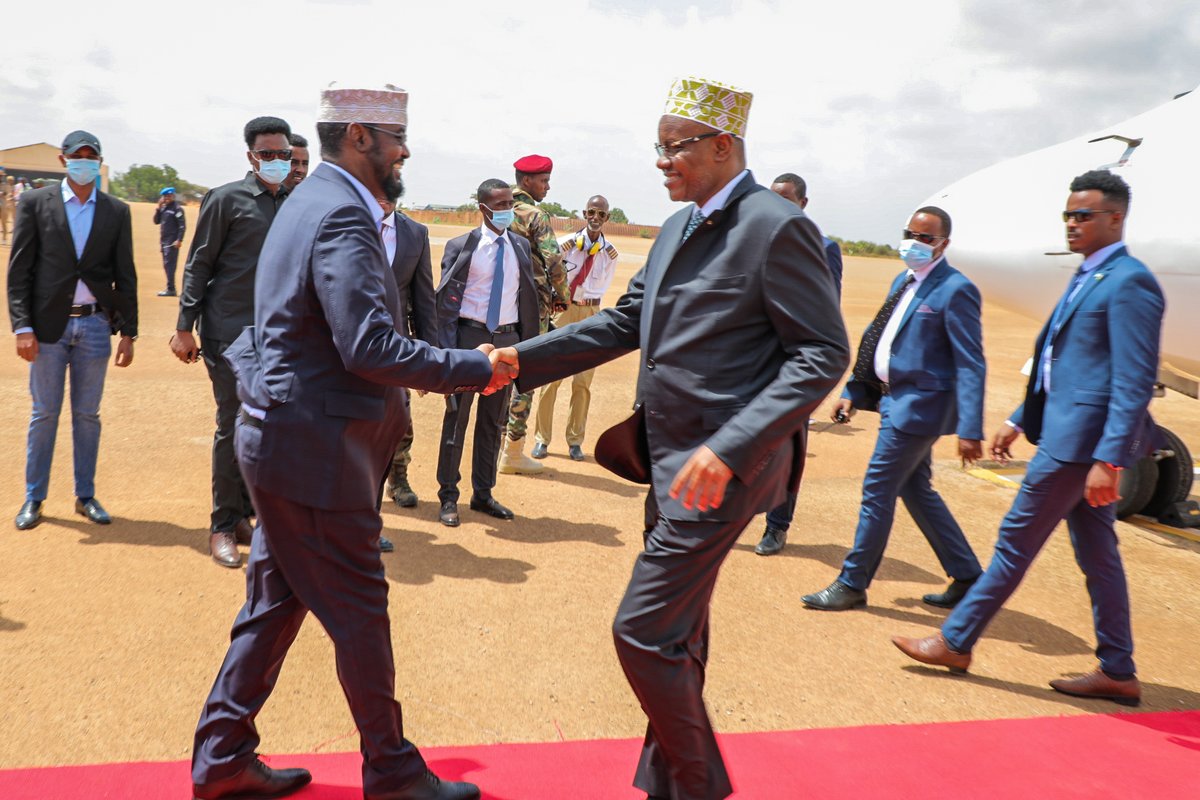 PresidentMadobe's tweet photo. Waxaan maanta garoonka diyaaradaha Sayid Maxamed Cabdille Xasan kusoo dhawaynay Walaalkay Madaxweynaha Koonfur galbeed Cabdicasiis Xasan Laftagareen iyo wafdi uu hogaaminayo. https://t.co/MpVhqCHS9e