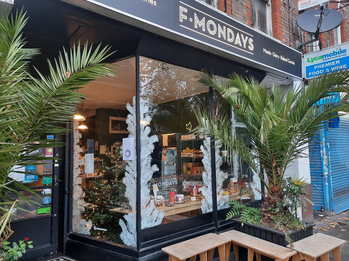 BrixtonProject's tweet image. In collaboration with @BrixtonBid we commissioned local artists to add some festive art to the windows of different Brixton businesses🎨!  

Here are a few images of the artwork created you’ll see across Brixton.

#WindowLettering #WindowArt #Brixton #BrixtonSmallBusiness #Art