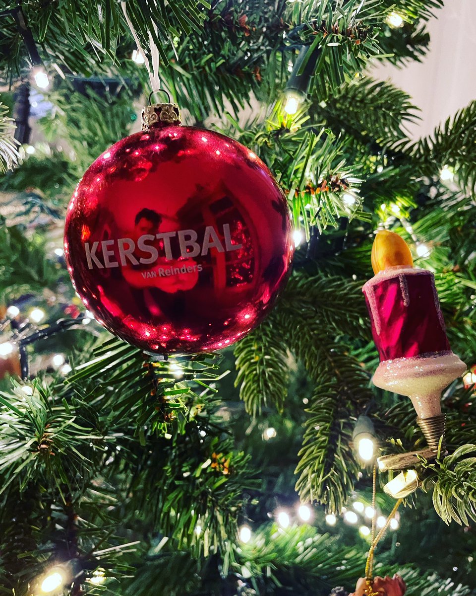 Wat straal jij in onze boom….. @kerstbalvanrei #kerst #kerstdagen #feestdagen <a href="/HuisvanReinders/">Reinders Makelaars</a> <a href="/Jeroen_Reinders/">Jeroen Reinders</a> <a href="/frankreinders1/">Frank Reinders</a>