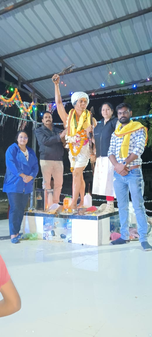 आदिवासी महामानव भगवान बिरसा मुंडा भट्यारी में दर्शन ।।