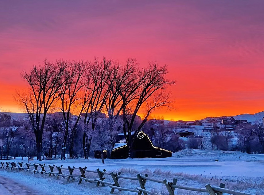 PowderHornRE's tweet photo. Look at this amazing photo of The Powder Horn's red barn against a stunning sunrise, taken by member Kim Lassiter with NO filter! These views could be yours, too; visit our website to see available homes and building sites for sale:  https://t.co/36xY6vjsHn https://t.co/wp1dh7T6al