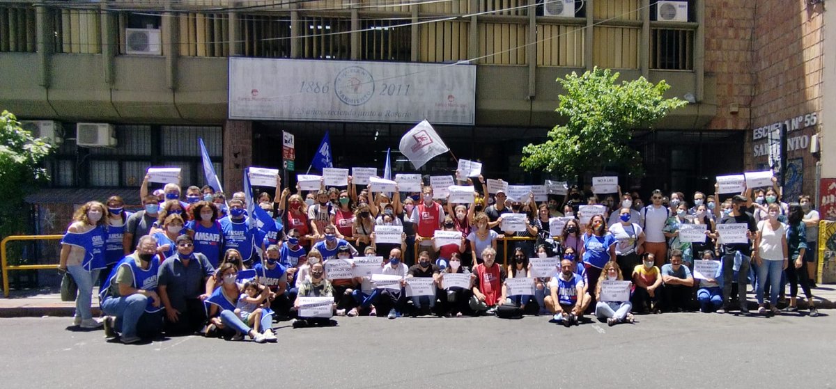 Destruir la única escuela totalmente virtual de la provincia, intentar desmantelarla e impedir que se inscriban nuevos estudiantes. ¿Esta es la educación que queremos? 

No han desarrollado una sola propuesta y destruyen la innovación educativa ¡Tristeza!  #Abrazo1330 #eempa1330