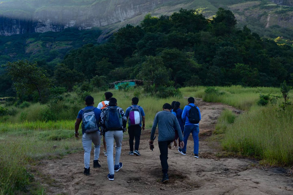 Adventure_Ds's tweet photo. Walking the mighty Harishchandragad and Konkankada

Tag and follow @adventurediariesco for upcoming adventures

#adventure #trekking #hiking #expeditions #harishchandragad #sahyadris #konkankada #maharashtratrekking #trekking #trekkers #adventurediariesco #sahyadristrekking https://t.co/3GH5j5DgOg