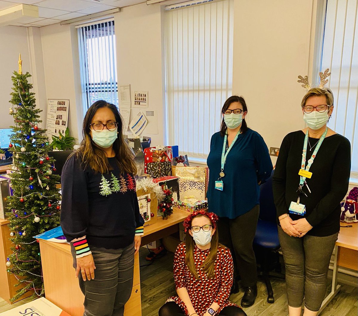 myobstetrician's tweet photo. @cloughmannhs @DCarter0808 @WHHNHS @WeareWHH @WHHPeople @SatishHulikere #SecretSanta #womensandchildrens 
My actual first time I was invited to take part in a secret Santa 🎅 so I was very excited https://t.co/8ZLT831vv4