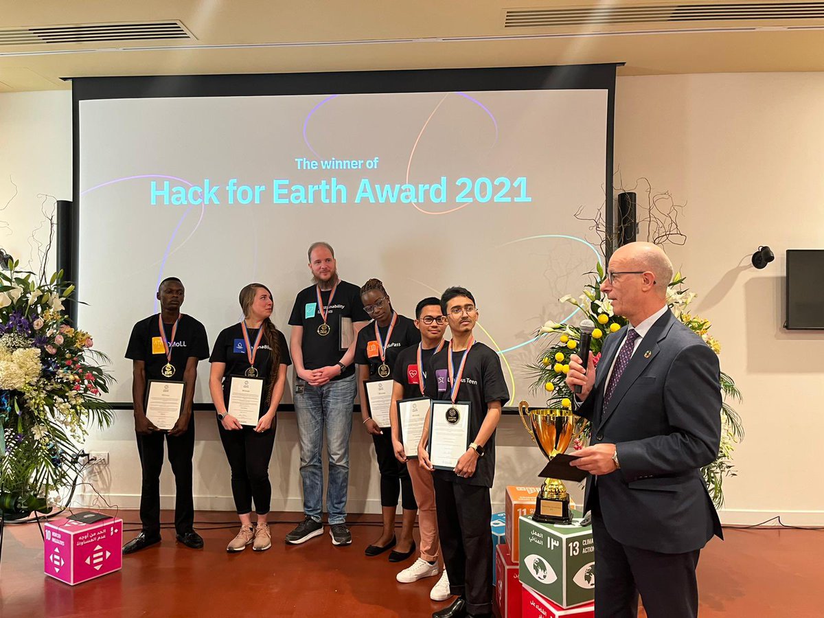 MaherNasserUN's tweet image. Very impressed with the seven finalist winners of the #HackForEarth competition who showed much creativity: UN-Edupass, Nittiv, Sustainability Insights, Recy-Block, DMoLL, VarunaBlue, Luminous Teen. 
Was happy to announce the winner of at #UNHub. Congratulations VarunaBlue!!👏🏼