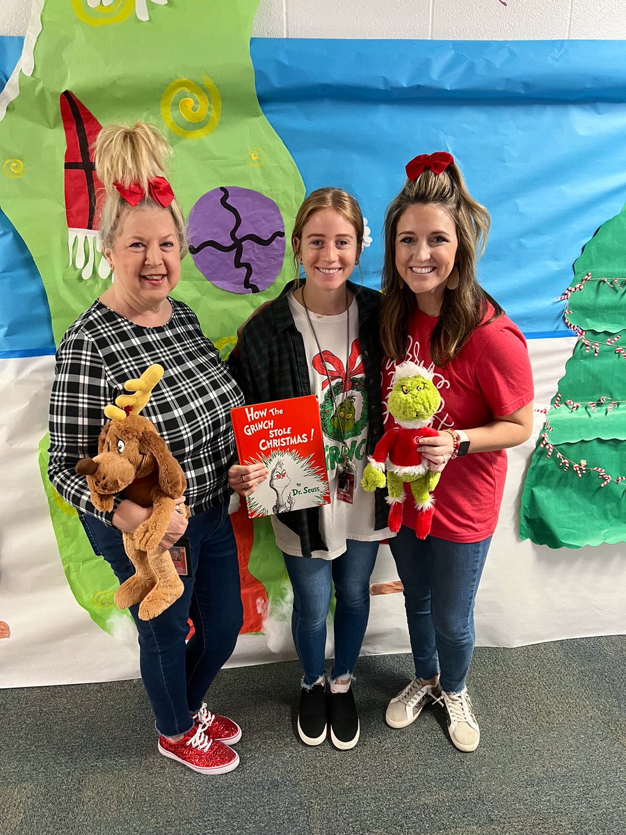 mrsallysaxon's tweet photo. In a world full of Grinches, be a Cindy Lou Who!! 🎄❤️ We are having so much fun celebrating Grinch week dressing up like a Who! @AustinElem #grinchweek #austinbettertogether https://t.co/knXudGouRf