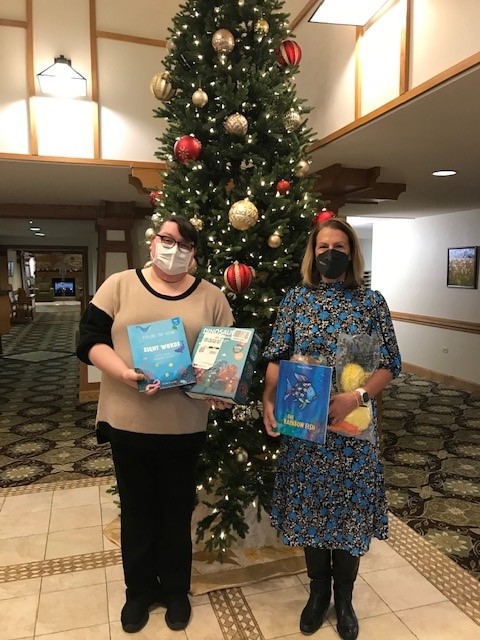 KAAIllinois's tweet photo. Thanks to Chestnut Square at The Glen for again making sure our kids experience the joy of Christmas! We appreciate their continued support & mission partnership.
#ChestnutSquare #faithpartner #holidaygiftdrive21 #generosity https://t.co/gnaJyVCt63