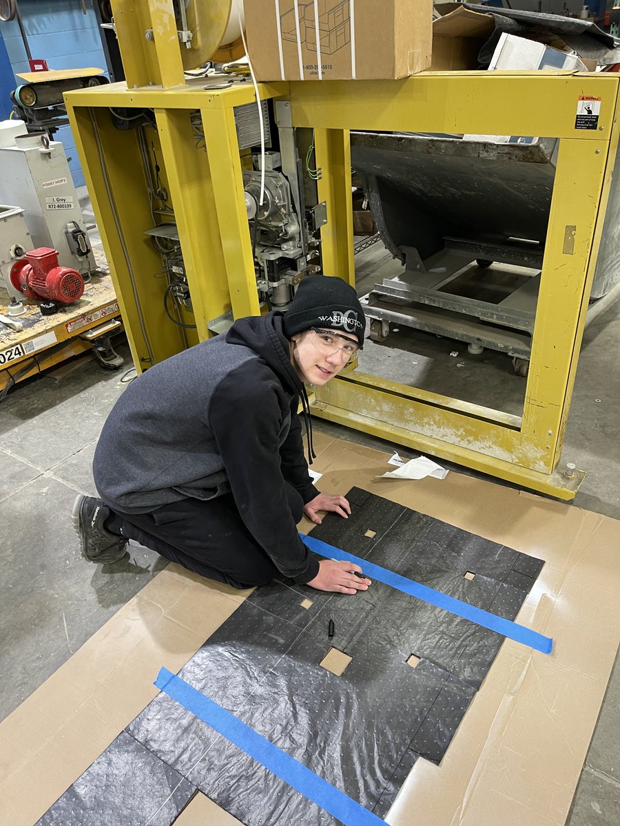 GPSEdPartners's tweet photo. Our students are always so proud & excited about the work they do for their #YouthApprenticeships. Check out Matt performing various maintenance tasks at @bradleycorp with a huge smile on his face. Awesome job Matt! ππ
#WBLWednesdays #NextGenerationStudent #workbasedlearning https://t.co/Q5jv8iOBCq