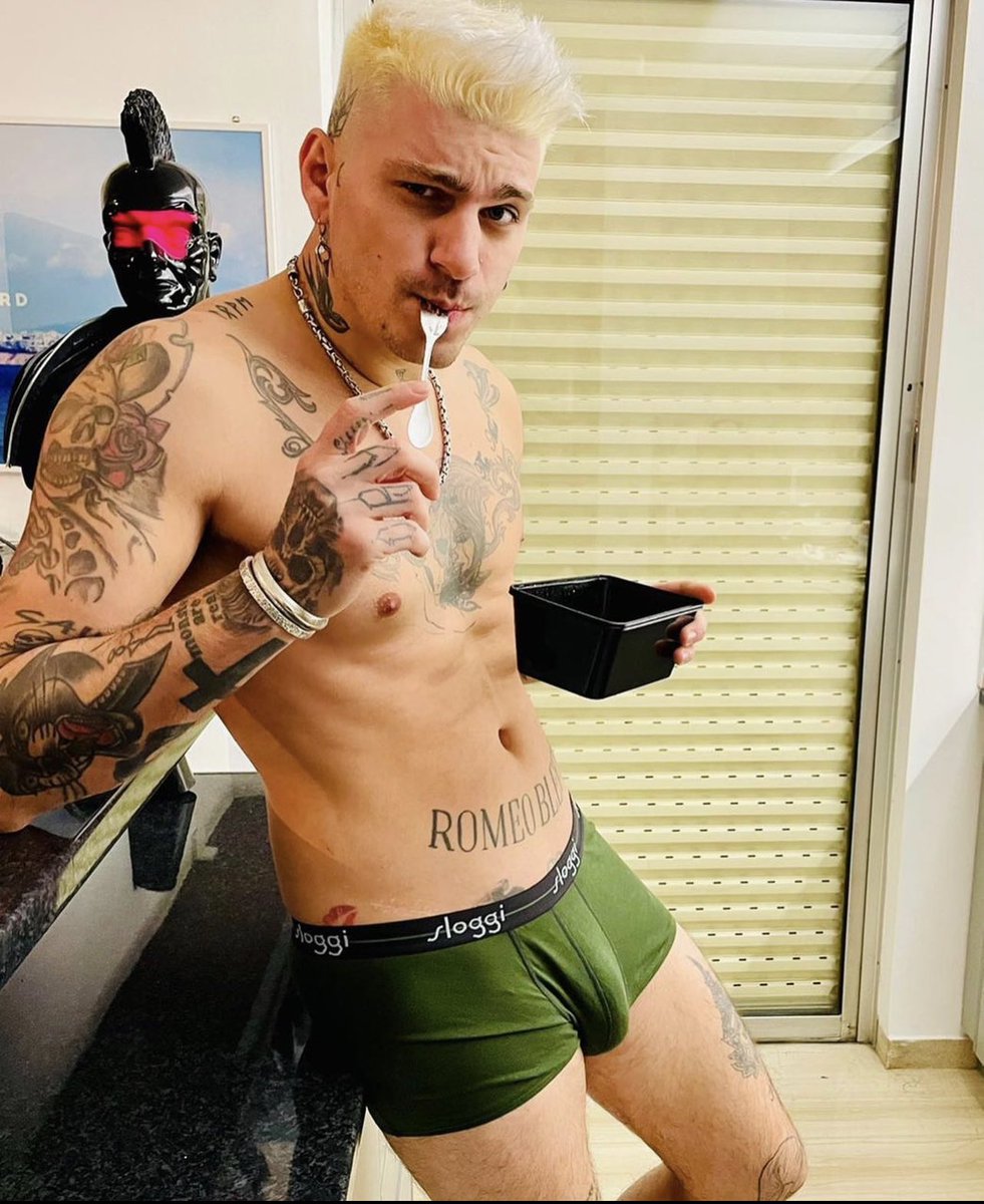 HighAsSin's tweet image. When your girlfriend randomly points her phone at you…

You’re lucky I love you, @SaccharineSwag, and that you’re cute.