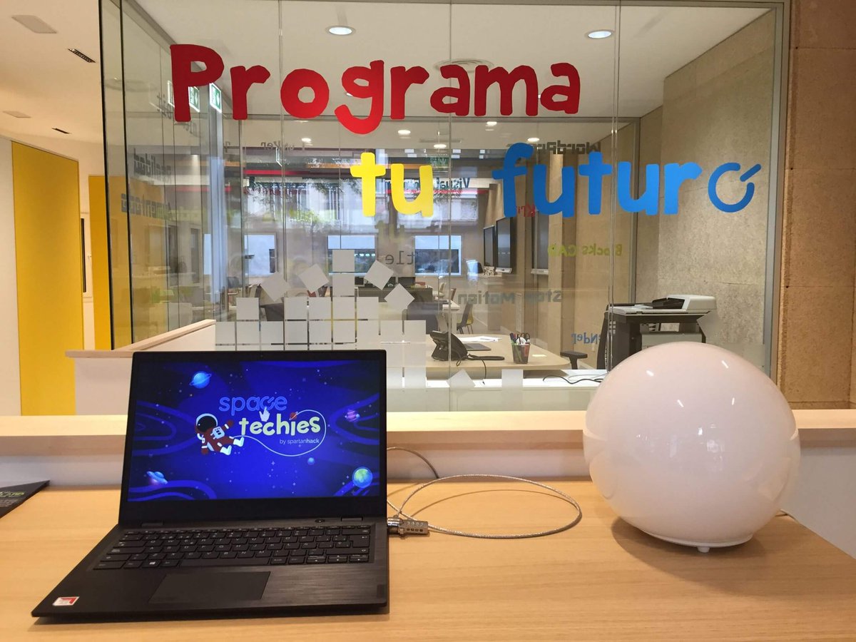 Sorpresa ayer cuando vemos que <a href="/MAPFRE_ES/">MAPFRE España</a> nos ha copiado el slogan #ProgamaTuFuturo ☝estábamos antes <a href="/MAPFRE/">MAPFRE</a> 🙈