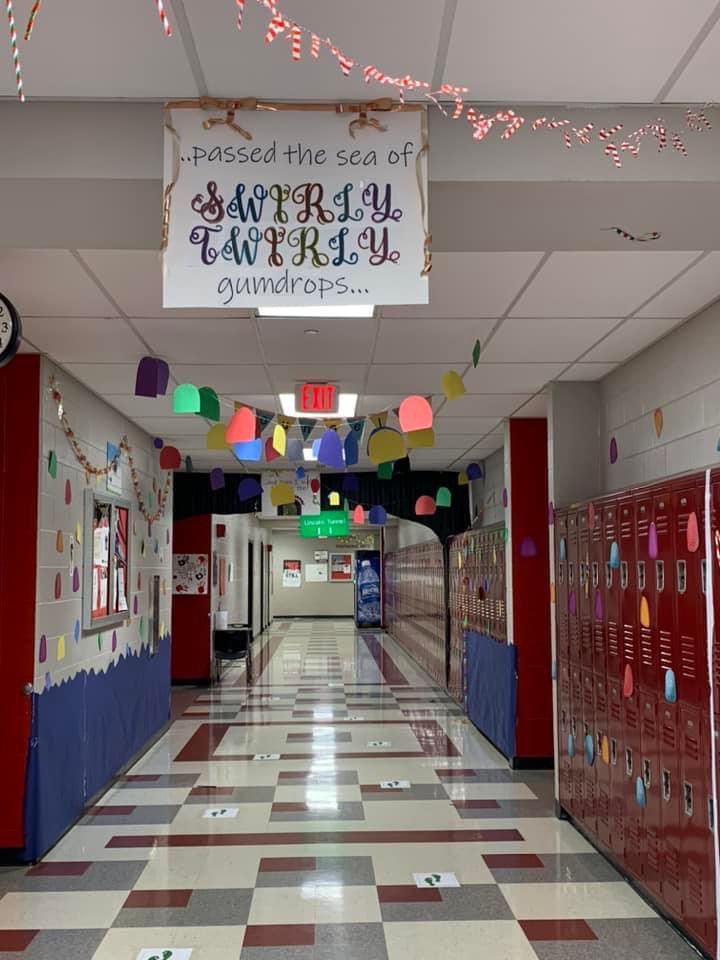 MrsTottenMath's tweet image. The math hallway won the holiday hallway decorating contest!!! @crystal_swick @coachmonty7310 @schmelzerfuhs @PostonCL @FUHSGuidance @MrsRamsey2000