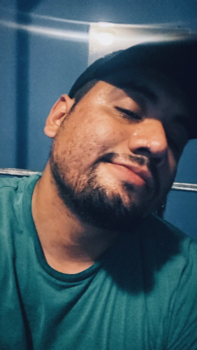 TheStavoReffic's tweet photo. Beards and gains? 🧐 Should I grow out a beard 🧐🧐 #WorkoutSesh https://t.co/GwWUwNwaop
